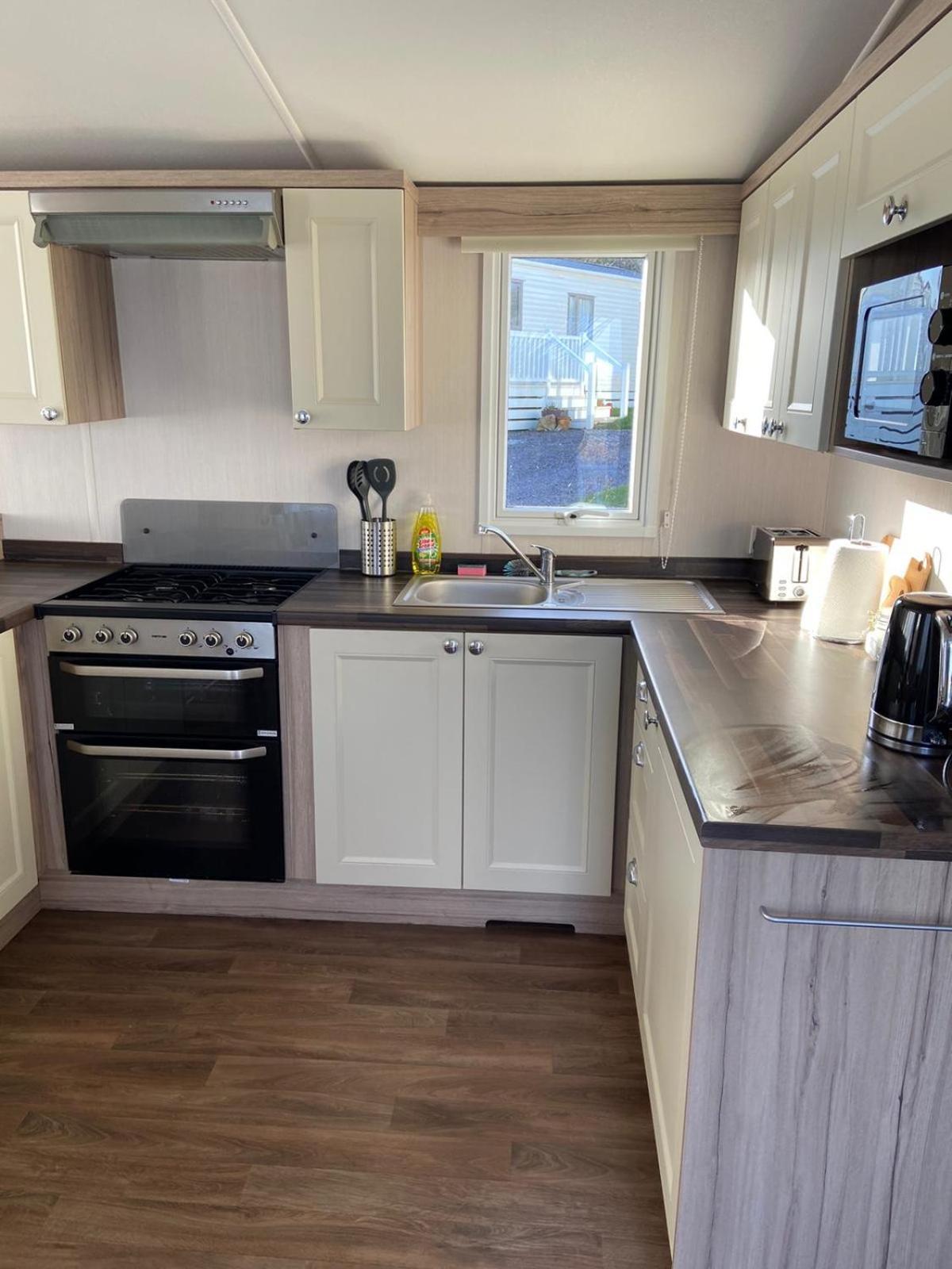Ger-Y-Bwlch - Spacious Static On 5Star Site With Swimming Pool Benllech Bagian luar foto
