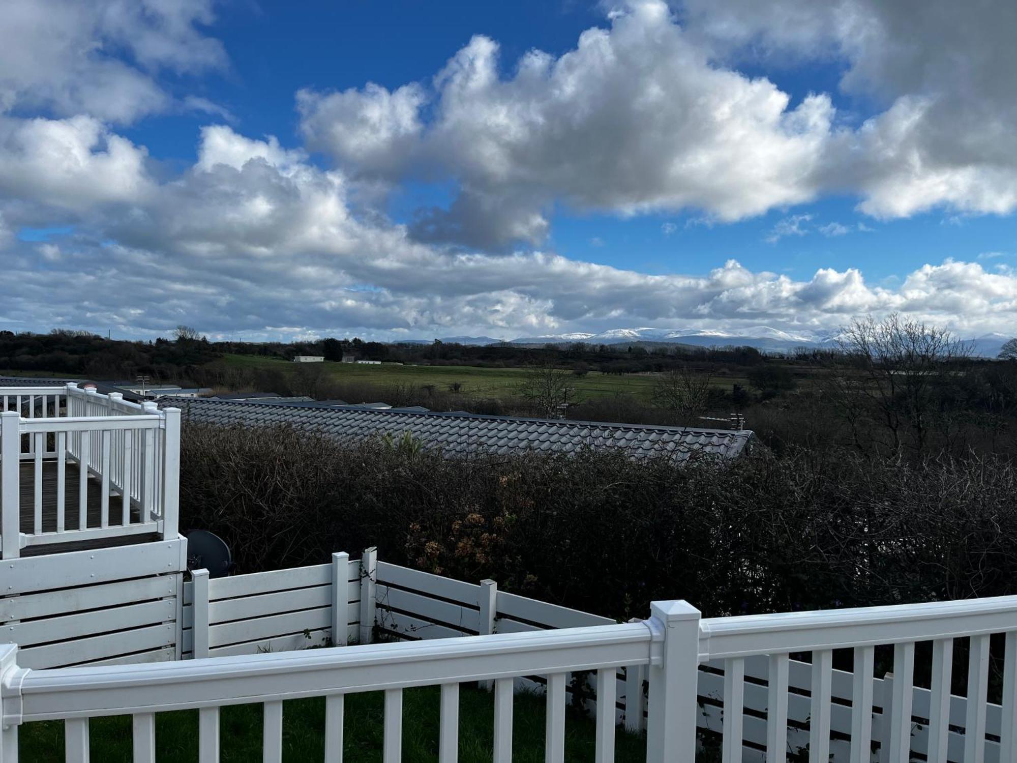 Ger-Y-Bwlch - Spacious Static On 5Star Site With Swimming Pool Benllech Bagian luar foto