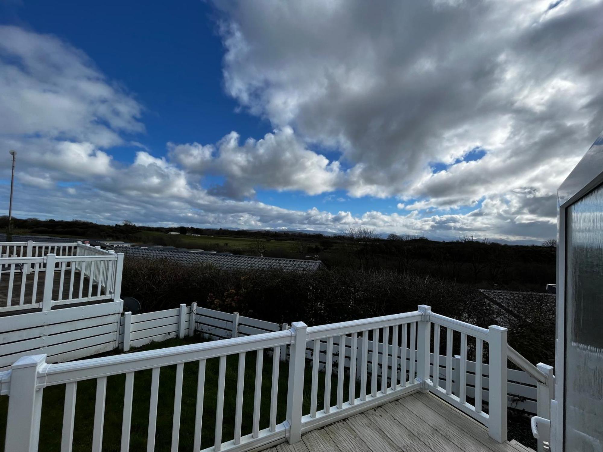 Ger-Y-Bwlch - Spacious Static On 5Star Site With Swimming Pool Benllech Bagian luar foto