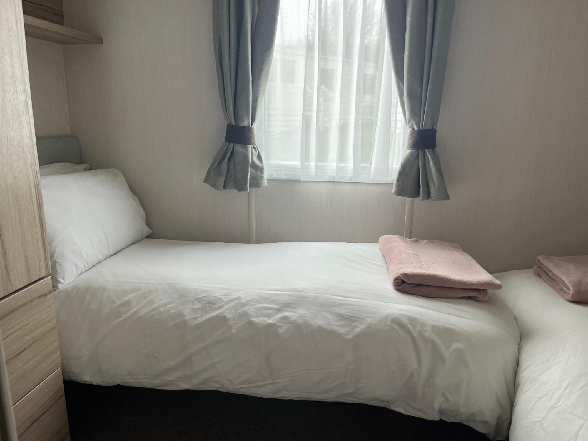 Ger-Y-Bwlch - Spacious Static On 5Star Site With Swimming Pool Benllech Bagian luar foto