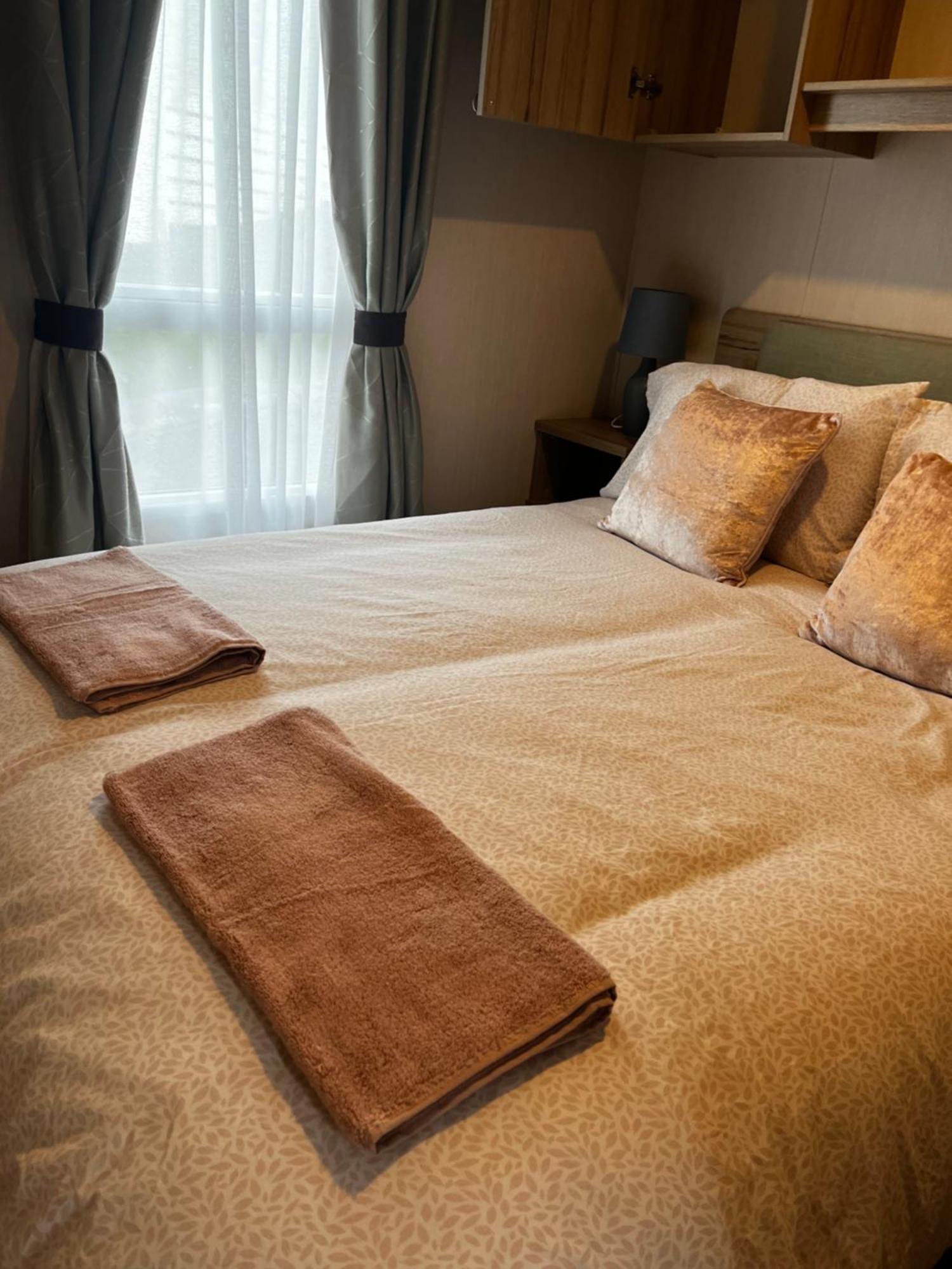 Ger-Y-Bwlch - Spacious Static On 5Star Site With Swimming Pool Benllech Bagian luar foto
